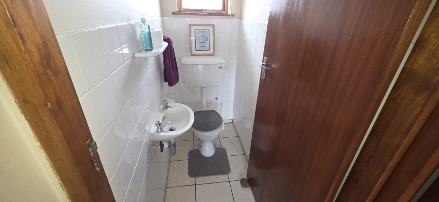6 Bedroom Property for Sale in Dana Bay Western Cape